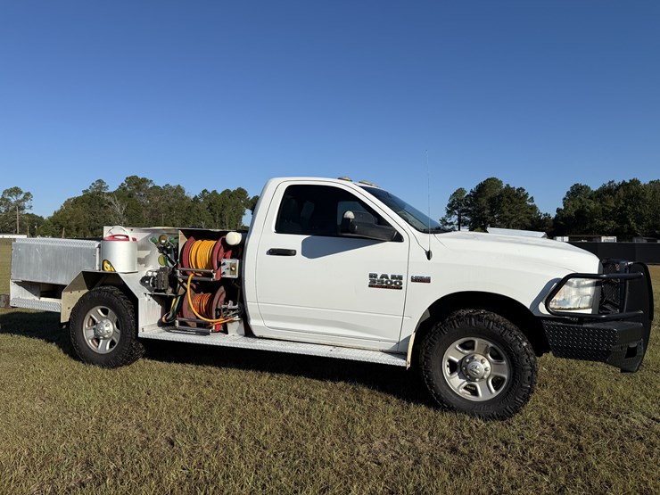 2018-dodge-ram-3500-image-2