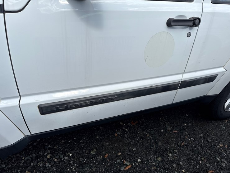 2012-jeep-liberty-image-40