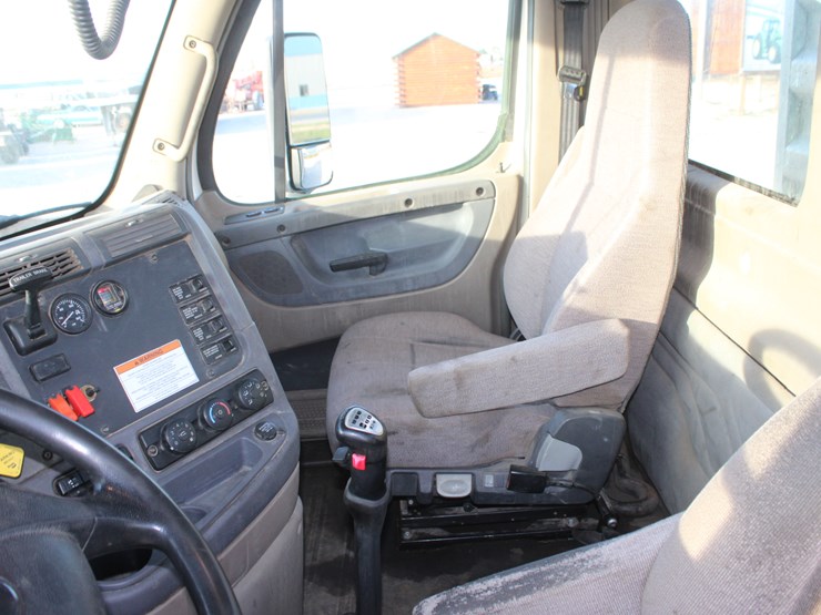 2016-freightliner-cascadia-125-image-59