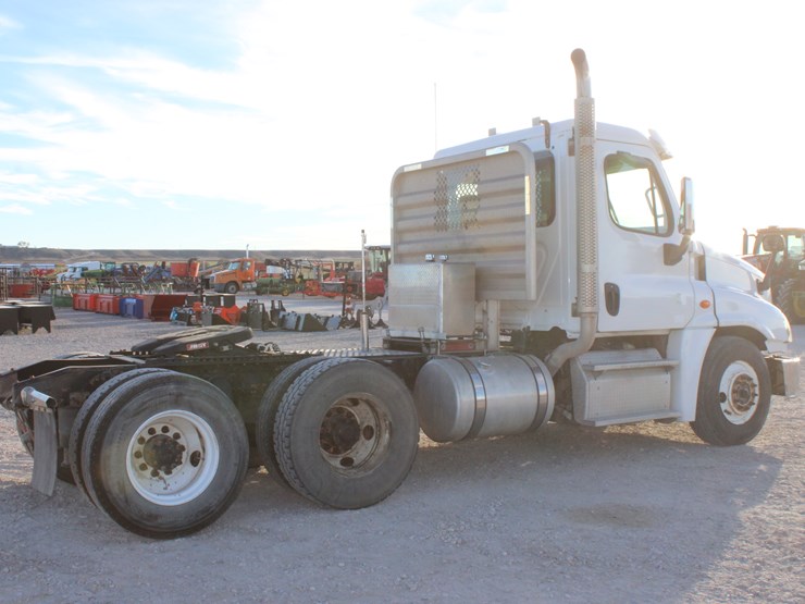 2016-freightliner-cascadia-125-image-9