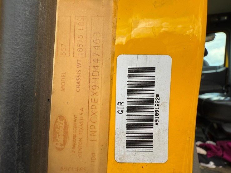 2017-peterbilt-567-image-19