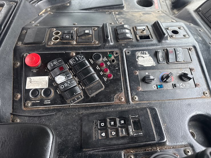 2012-autocar-acx64-image-40