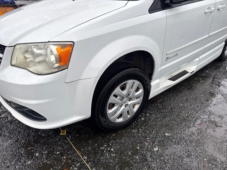 2014-dodge-caravan-image-8