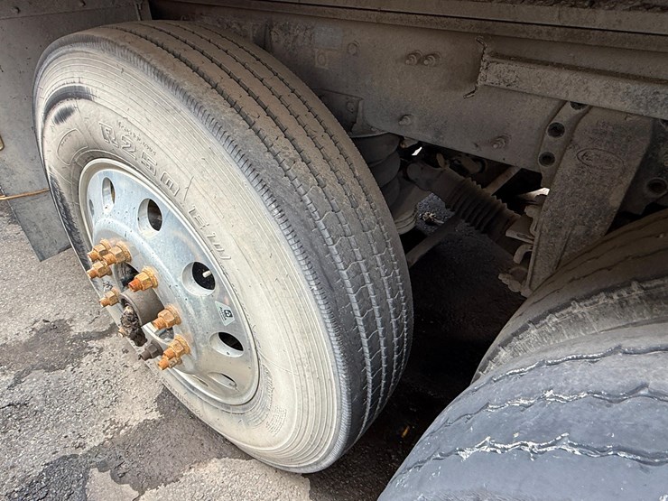 2018-peterbilt-567-image-8