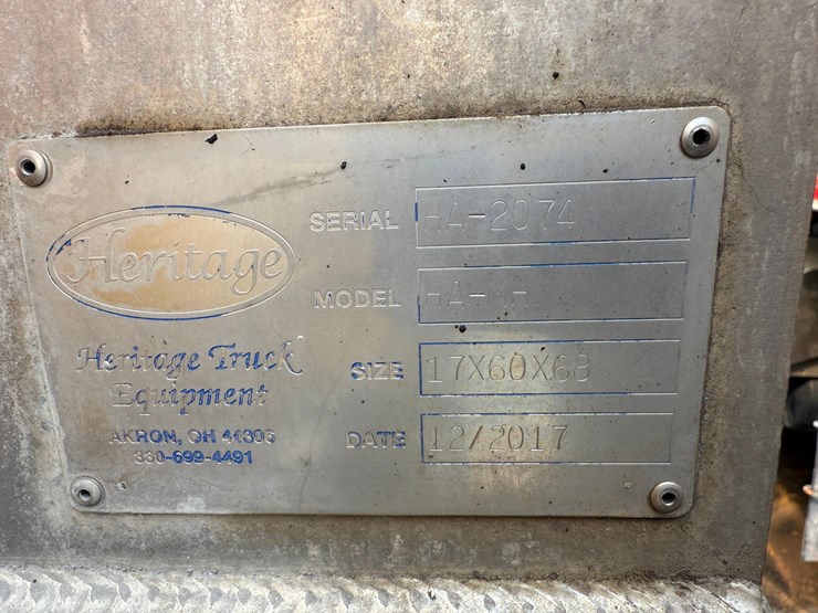 2018-peterbilt-567-image-10