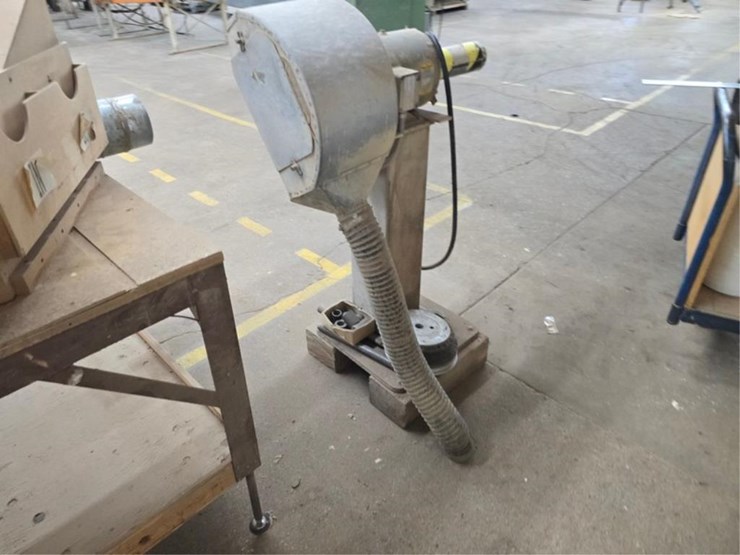 #2712-•-g&p-machinery-epn-1800-flap-sander-image-2