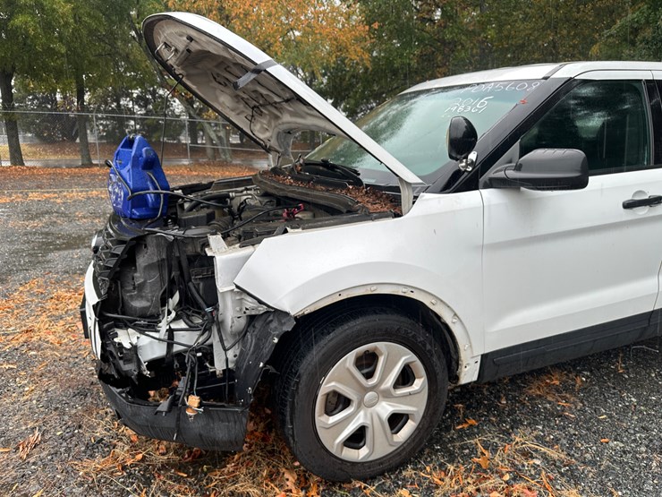 2016-ford-explorer-image-7