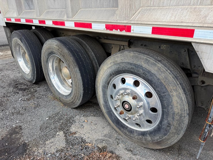 2018-peterbilt-567-image-17