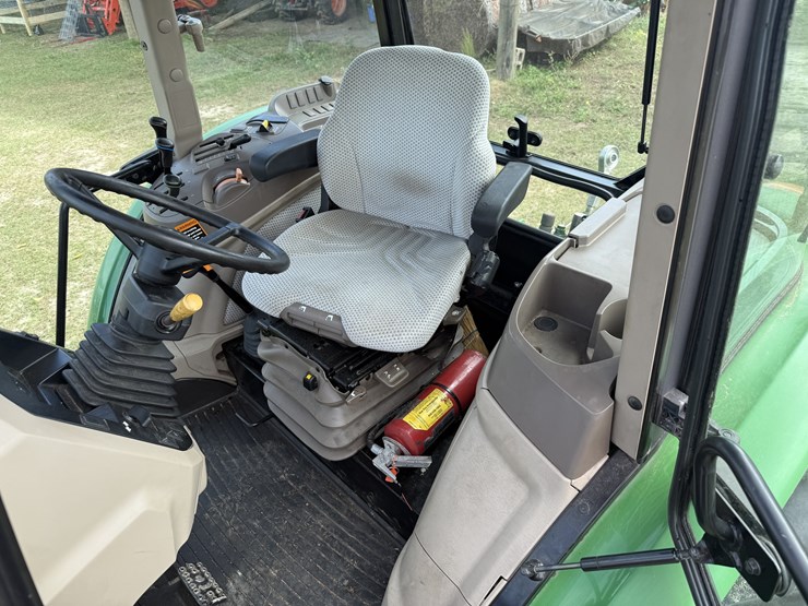 2017-john-deere-6120e-image-11