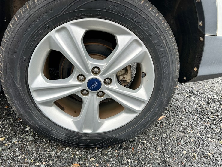 2014-ford-escape-image-50