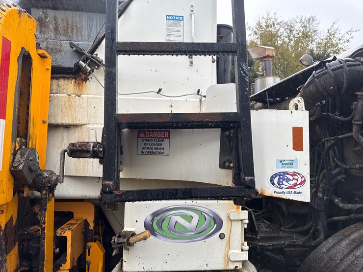 2015-autocar-acx64-image-40