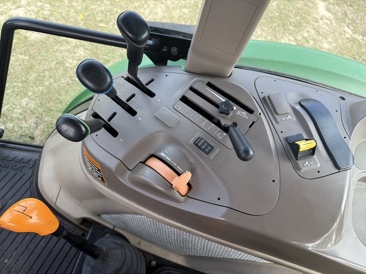 2017-john-deere-6120e-image-12