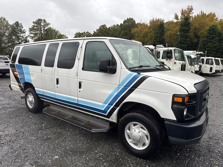 2009-ford-e350-image-1