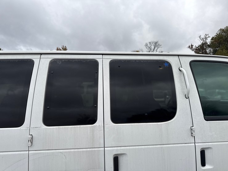 2009-ford-e350-image-17