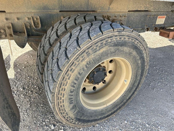 2017-peterbilt-348-image-33