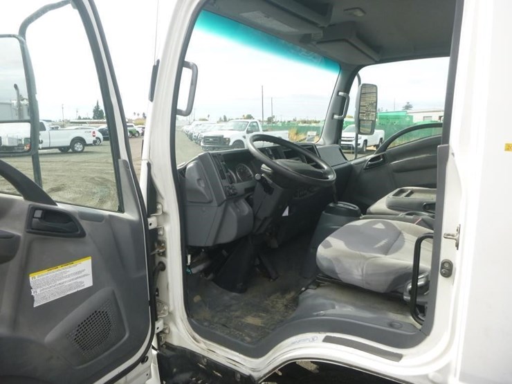 2018-isuzu-nrr-image-13