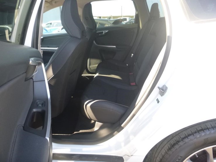 2014-volvo-xc60-image-7