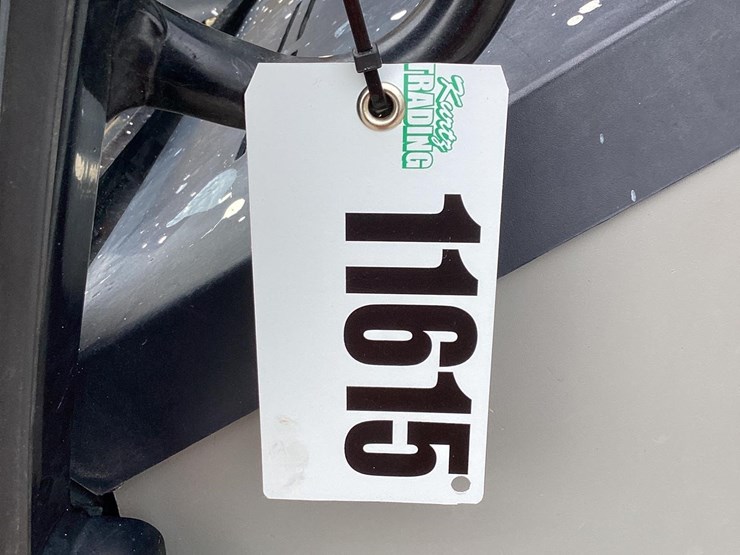 2015-caterpillar-tl1055d-image-17