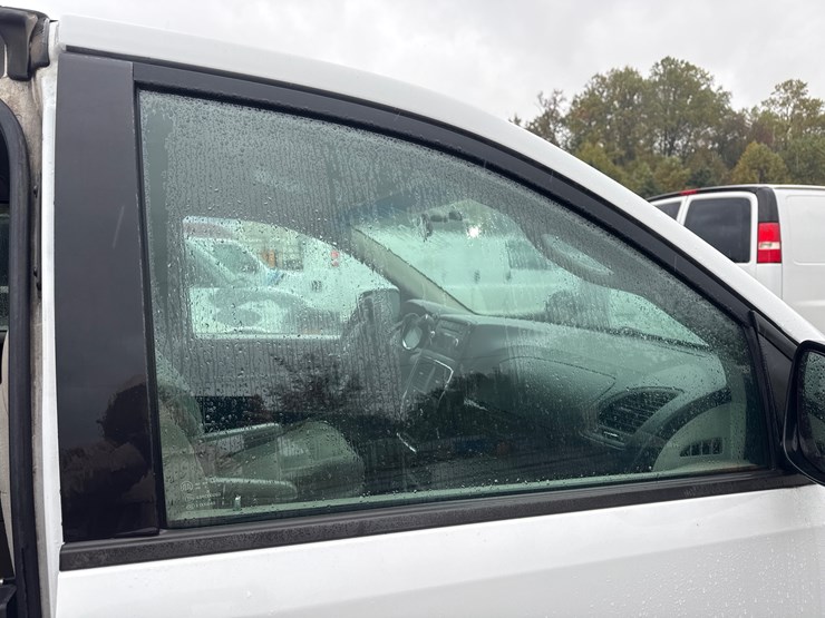 2014-dodge-caravan-image-27