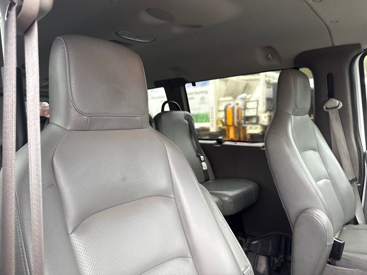 2009-ford-e350-image-33
