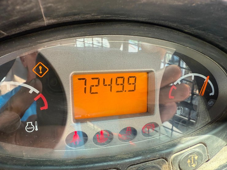 2016-bobcat-s650-image-12