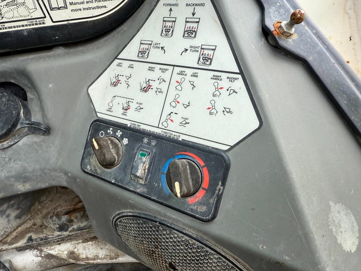 2016-bobcat-s650-image-11