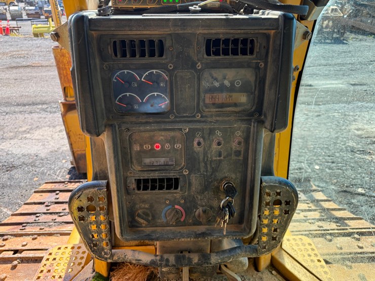 caterpillar-d6n-xl-image-19