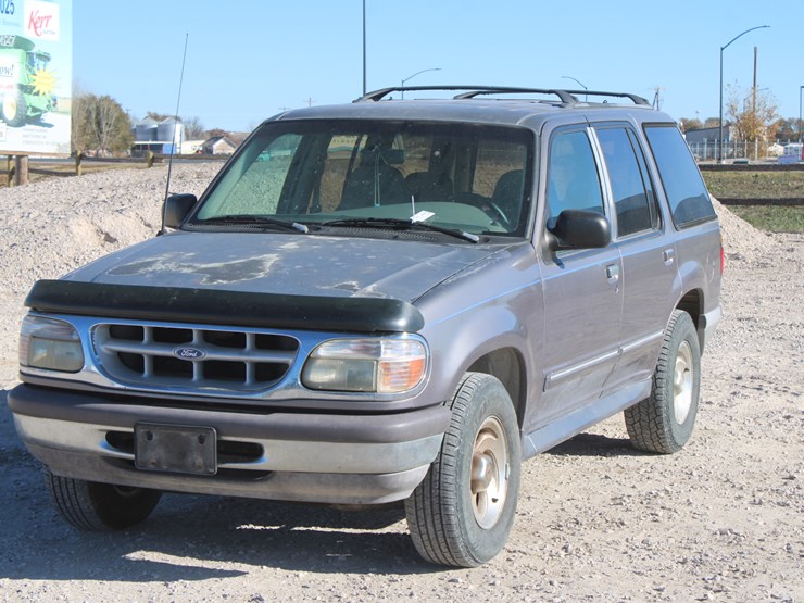 1996-ford-explorer-xlt-image-1