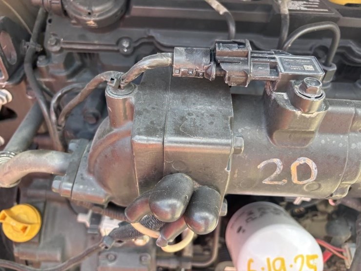 2019-bobcat-t740-image-38