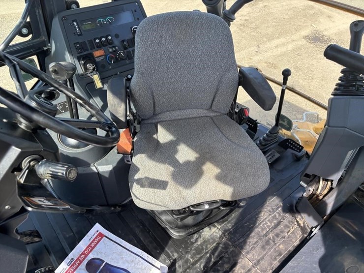 2020-deere-310l-ep-image-34