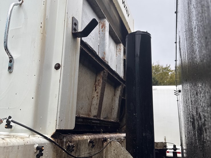 2012-autocar-acx64-image-36