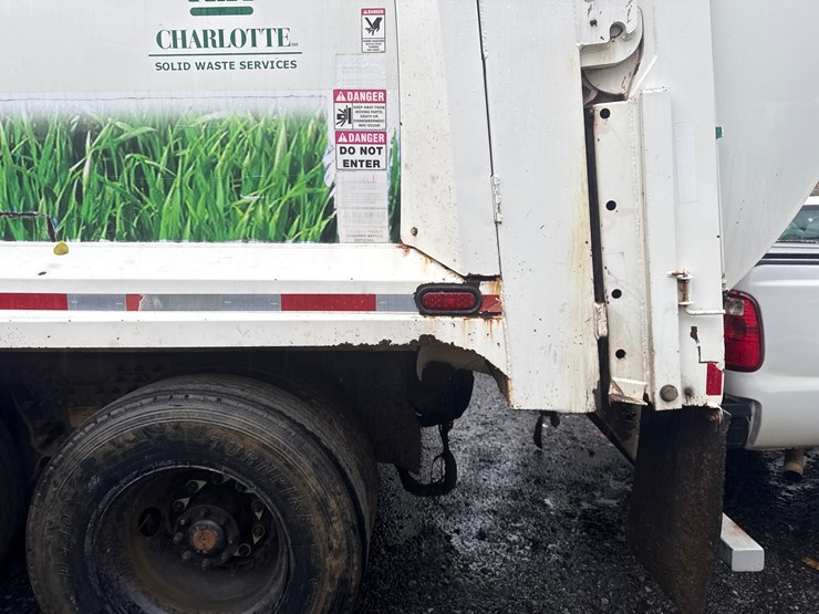 2012-autocar-acx64-image-21