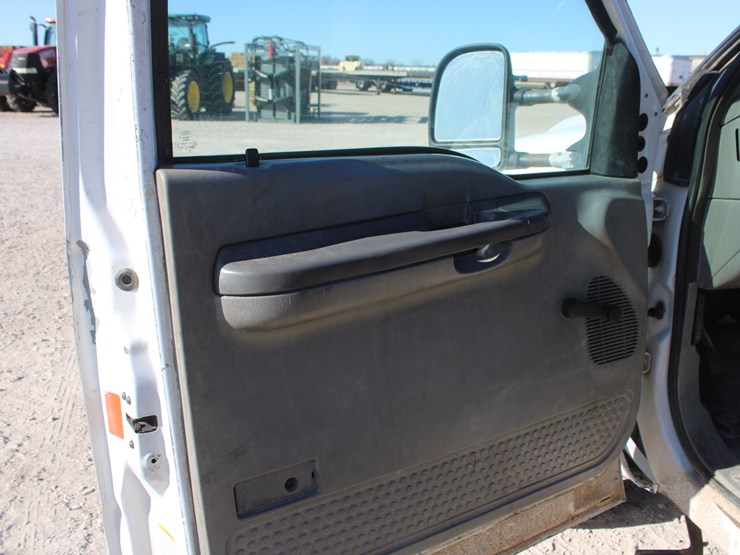 2001-ford-f350-image-18