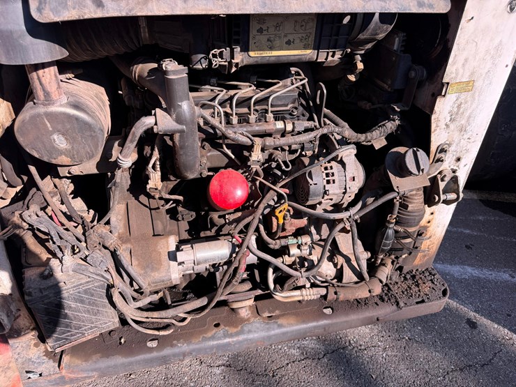 2015-bobcat-s650-image-14