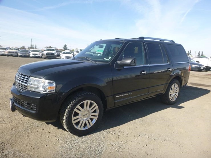2012-lincoln-navigator-image-1
