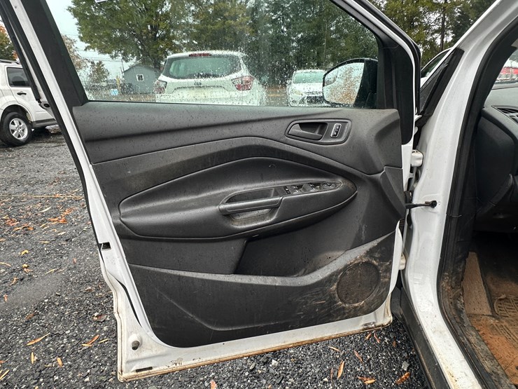 2015-ford-escape-image-18