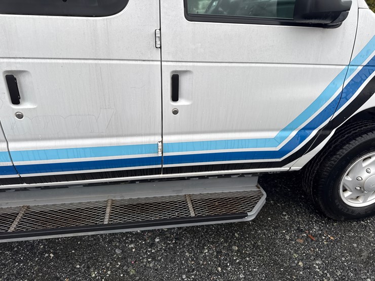 2009-ford-e350-image-18