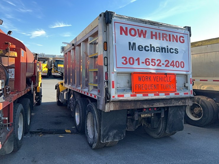 2017-peterbilt-567-image-13