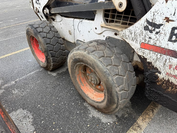 2015-bobcat-s650-image-14