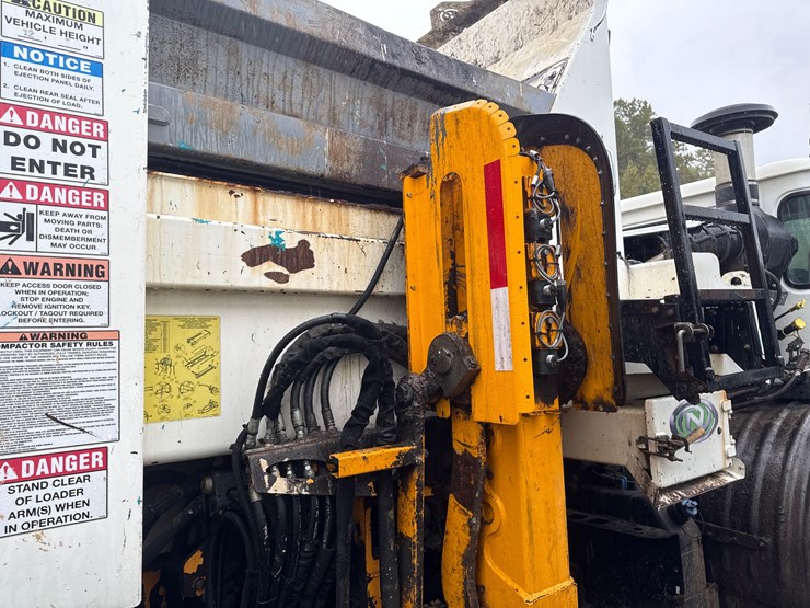 2015-autocar-acx64-image-37