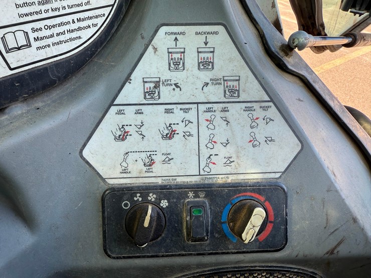 2015-bobcat-s650-image-14