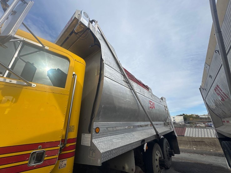 1997-peterbilt-378-image-10