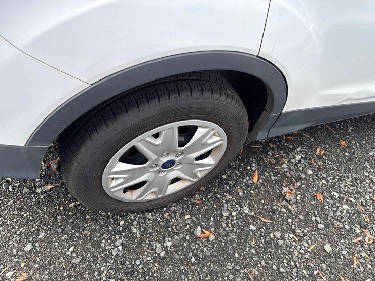 2015-ford-escape-image-40