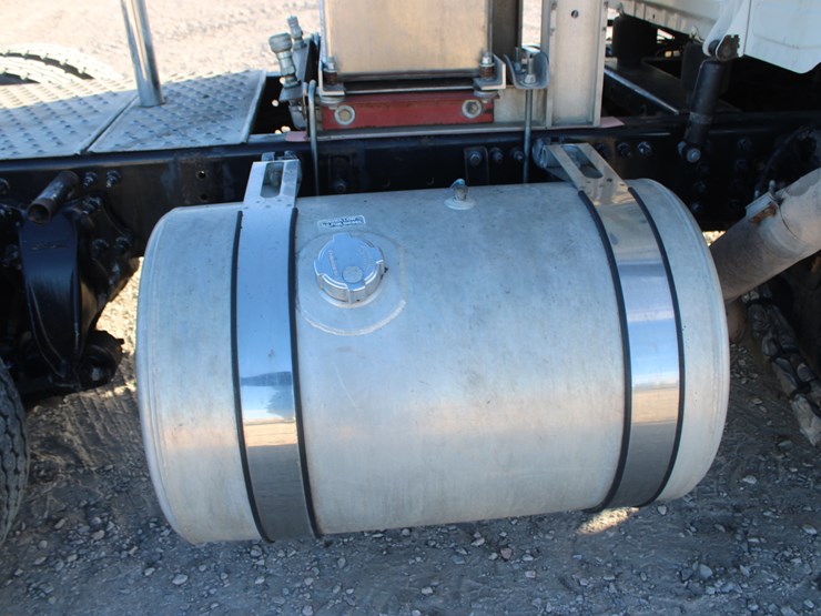 2016-freightliner-cascadia-125-image-32