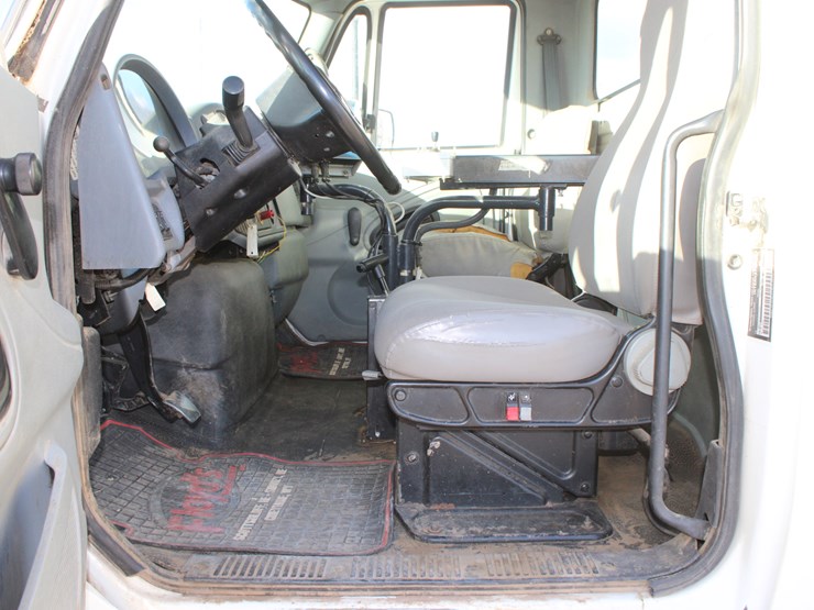 2004-international-durastar-4300-image-30