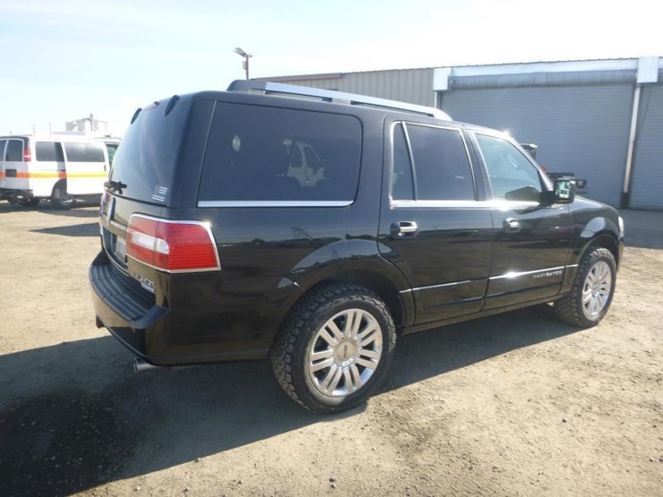 2012-lincoln-navigator-image-3