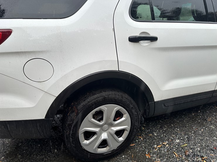 2016-ford-explorer-image-27