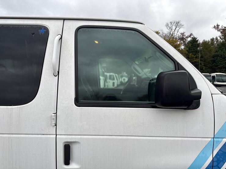 2009-ford-e350-image-19