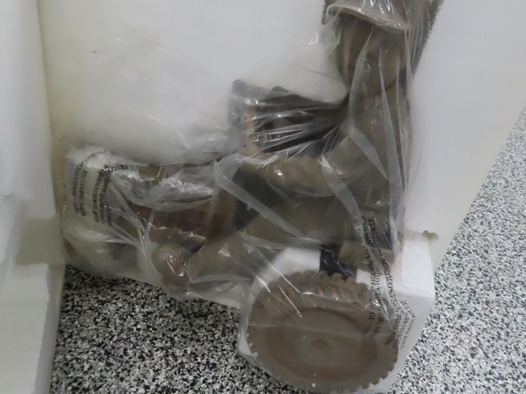 john-deere-resin-boy-on-tractor--selling-as-pair-nib-and-new-in-styrofoam-packaging-image-7