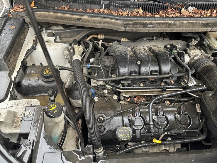 2016-ford-explorer-image-40